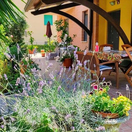 App Con Giardino Porticato Di Uso Esclusivo Solo Per Le Famiglie Apartment San Benedetto del Tronto Bagian luar foto