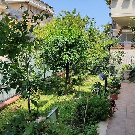 App Con Giardino Porticato Di Uso Esclusivo Solo Per Le Famiglie Apartment San Benedetto del Tronto Bagian luar foto
