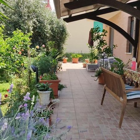 App Con Giardino Porticato Di Uso Esclusivo Solo Per Le Famiglie Apartment San Benedetto del Tronto Bagian luar foto
