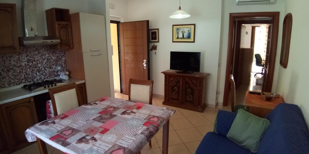 App Con Giardino Porticato Di Uso Esclusivo Solo Per Le Famiglie Apartment San Benedetto del Tronto Bagian luar foto
