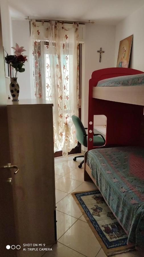 App Con Giardino Porticato Di Uso Esclusivo Solo Per Le Famiglie Apartment San Benedetto del Tronto Bagian luar foto