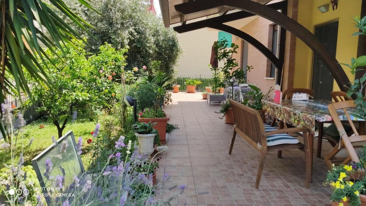 App Con Giardino Porticato Di Uso Esclusivo Solo Per Le Famiglie Apartment San Benedetto del Tronto Bagian luar foto
