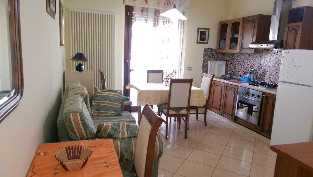 App Con Giardino Porticato Di Uso Esclusivo Solo Per Le Famiglie Apartment San Benedetto del Tronto Bagian luar foto