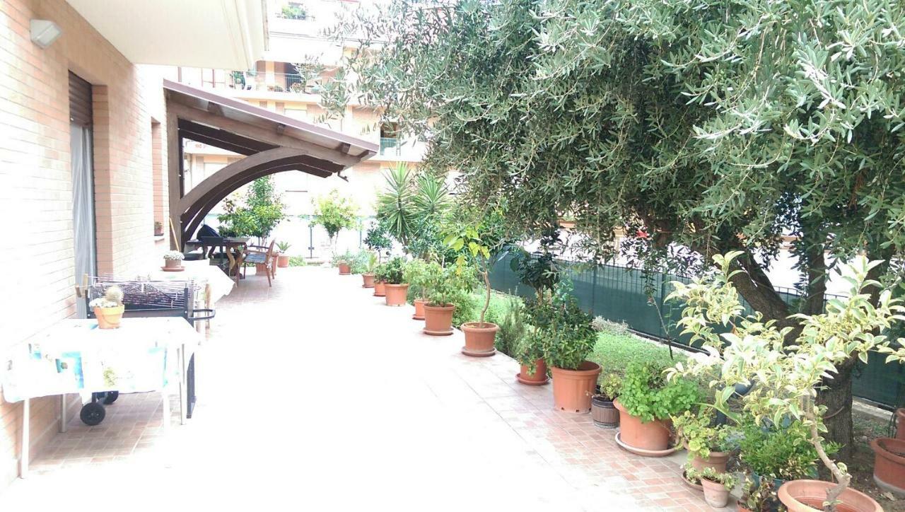 App Con Giardino Porticato Di Uso Esclusivo Solo Per Le Famiglie Apartment San Benedetto del Tronto Bagian luar foto