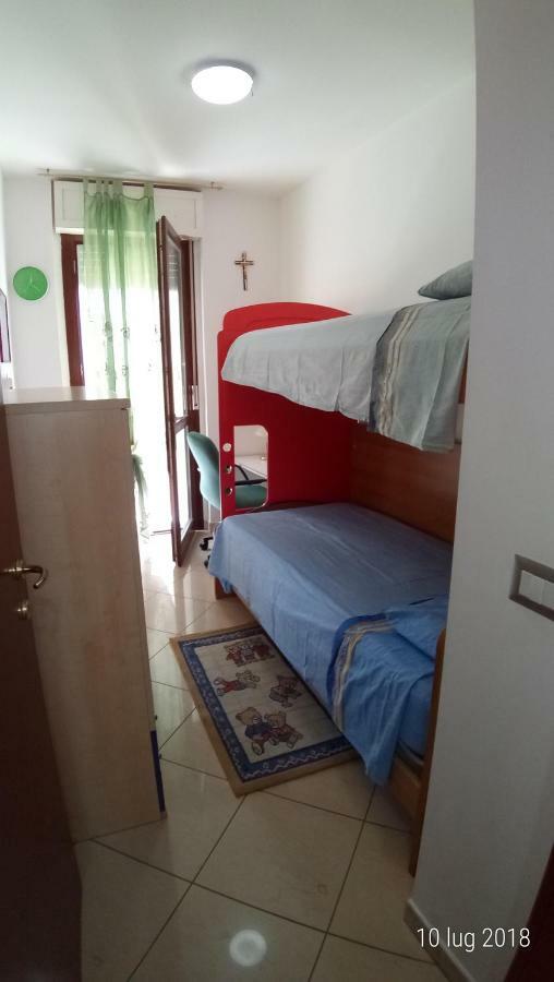 App Con Giardino Porticato Di Uso Esclusivo Solo Per Le Famiglie Apartment San Benedetto del Tronto Bagian luar foto