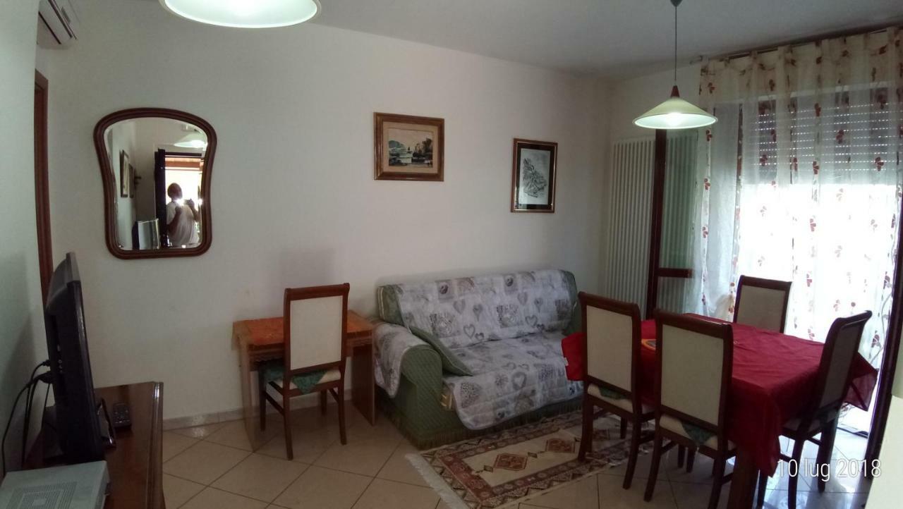 App Con Giardino Porticato Di Uso Esclusivo Solo Per Le Famiglie Apartment San Benedetto del Tronto Bagian luar foto
