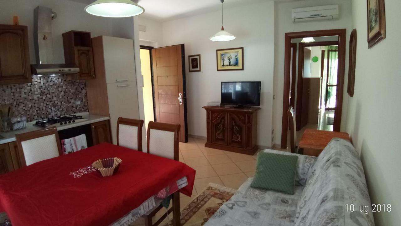 App Con Giardino Porticato Di Uso Esclusivo Solo Per Le Famiglie Apartment San Benedetto del Tronto Bagian luar foto