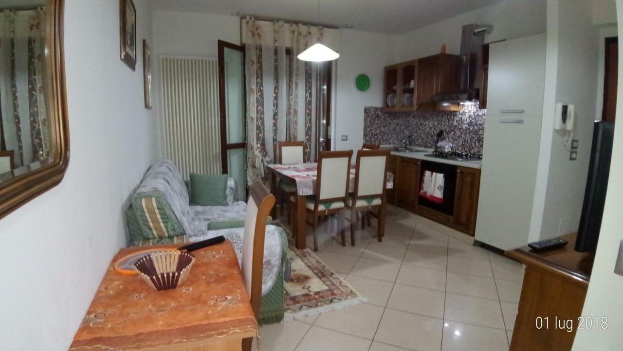 App Con Giardino Porticato Di Uso Esclusivo Solo Per Le Famiglie Apartment San Benedetto del Tronto Bagian luar foto