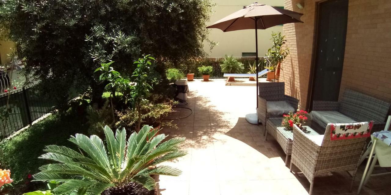 App Con Giardino Porticato Di Uso Esclusivo Solo Per Le Famiglie Apartment San Benedetto del Tronto Bagian luar foto