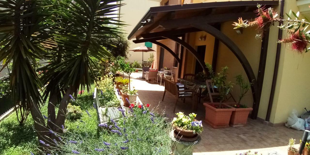 App Con Giardino Porticato Di Uso Esclusivo Solo Per Le Famiglie Apartment San Benedetto del Tronto Bagian luar foto