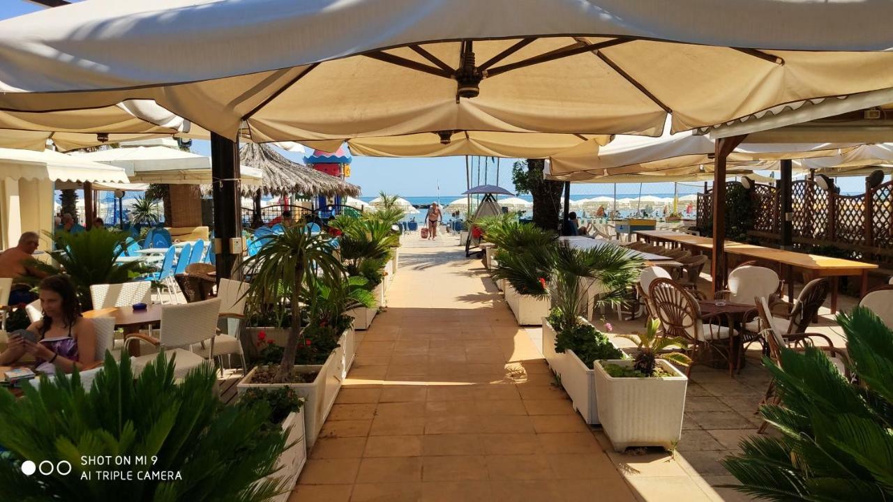 App Con Giardino Porticato Di Uso Esclusivo Solo Per Le Famiglie Apartment San Benedetto del Tronto Bagian luar foto