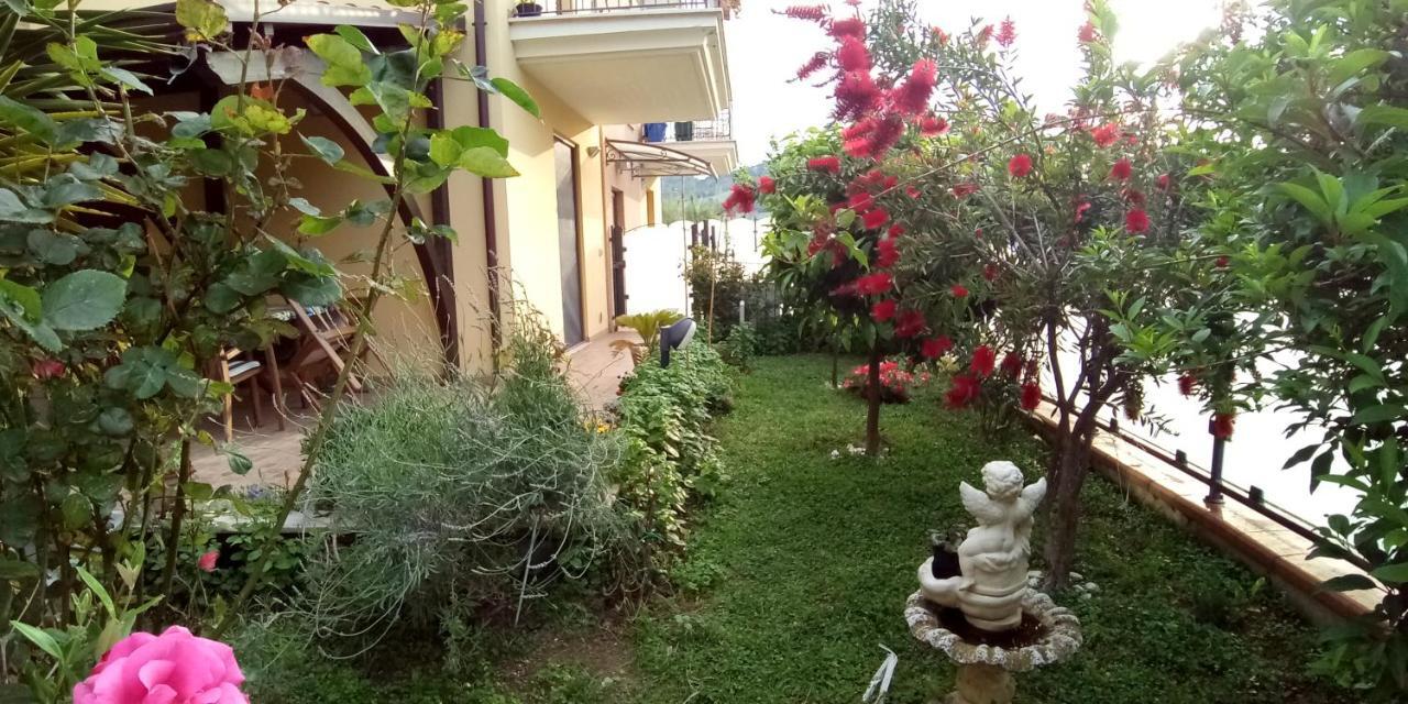 App Con Giardino Porticato Di Uso Esclusivo Solo Per Le Famiglie Apartment San Benedetto del Tronto Bagian luar foto