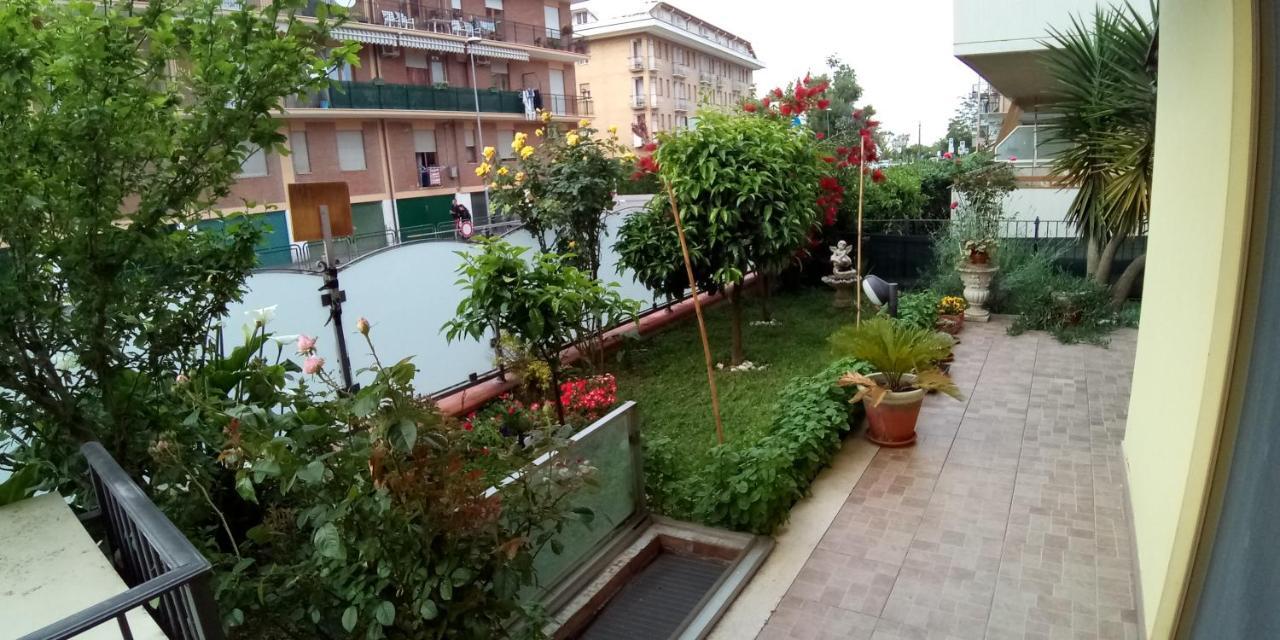 App Con Giardino Porticato Di Uso Esclusivo Solo Per Le Famiglie Apartment San Benedetto del Tronto Bagian luar foto