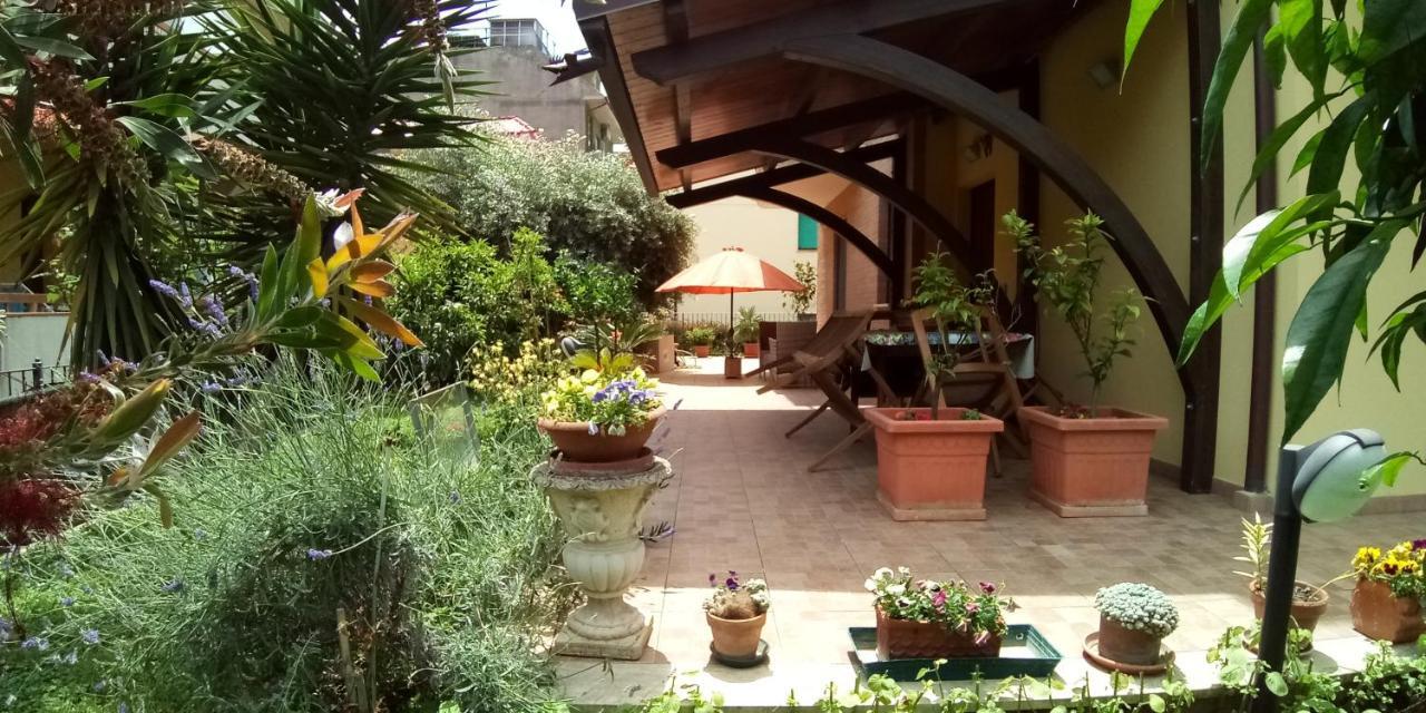 App Con Giardino Porticato Di Uso Esclusivo Solo Per Le Famiglie Apartment San Benedetto del Tronto Bagian luar foto